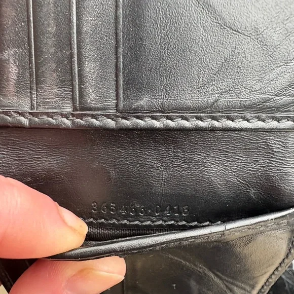 🔥Gucci (Authentic) GG Emblem bi-fold wallet - Picture 9 of 15